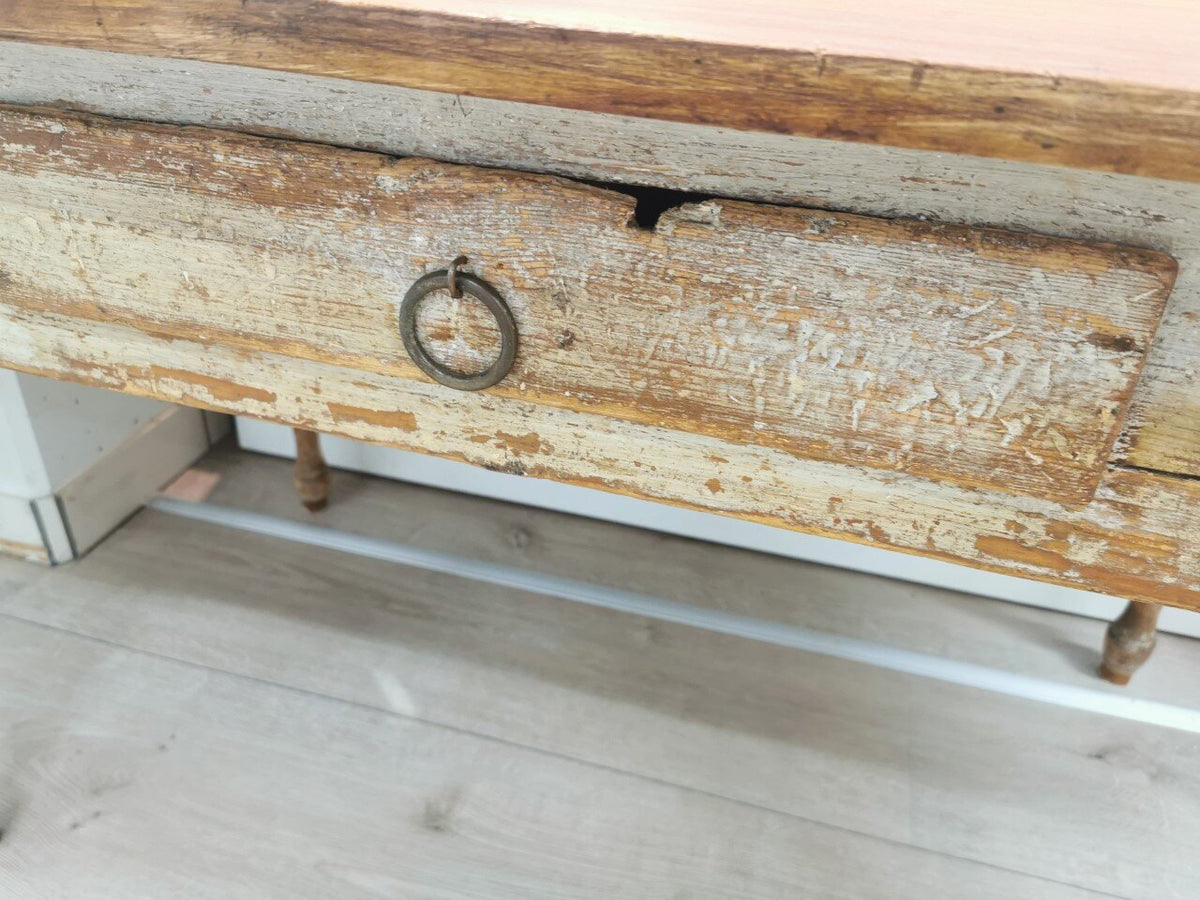 Vanha pöytä ruskea kansi