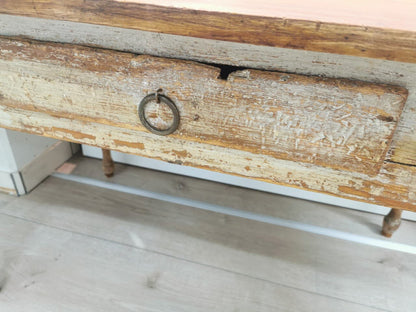 Vanha pöytä ruskea kansi