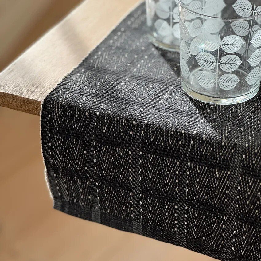 Kaitaliina Viggo 45×140 cm musta-pellava