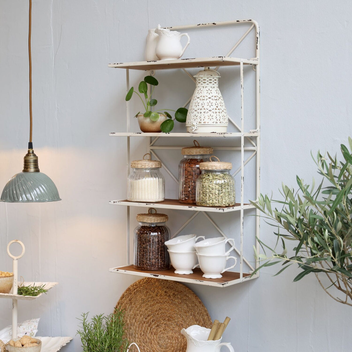Seinähyllykkö, jossa 4 hyllyä Chic Antique antiikinkerma