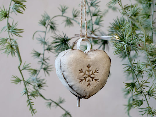 Vintage kello ripustettavaksi, K9/L7/L4 cm antiikkivalkoinen