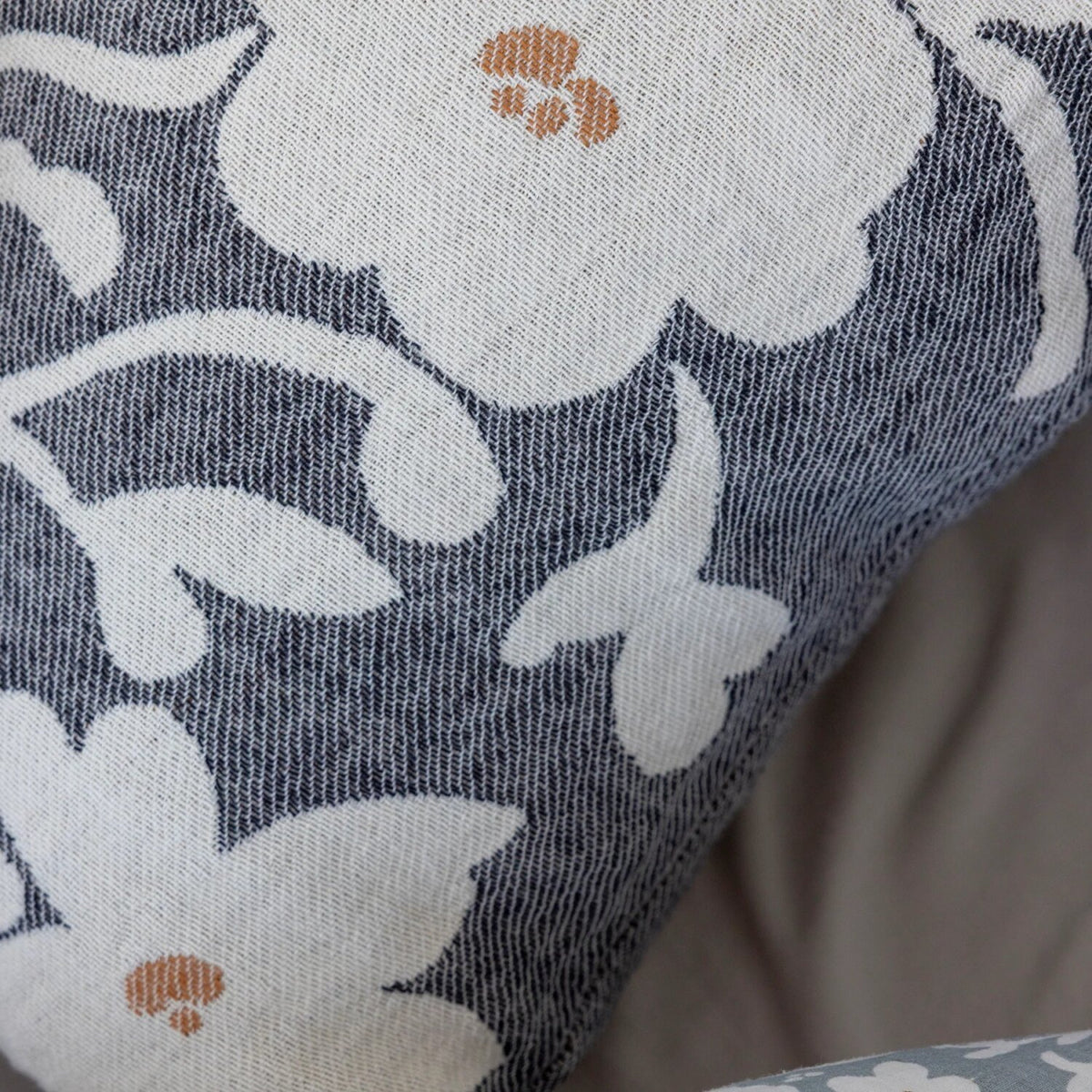 Ruusumalva Tyynynpäällinen Jacquard Tummanharmaa 45x45 cm
